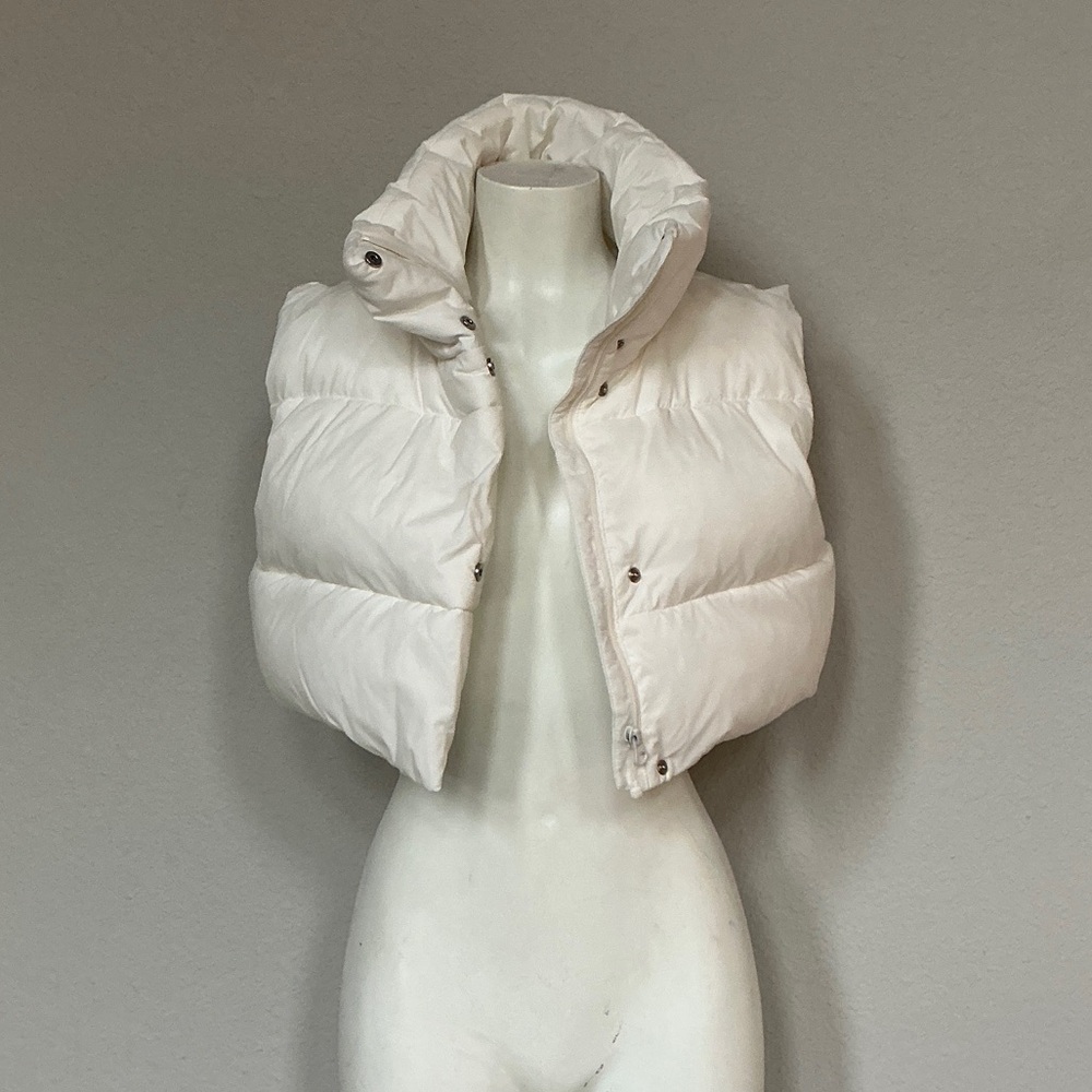 ALO Yoga Ivory White Cropped Gold Rush Puffer Vest - Picture 5 of 15